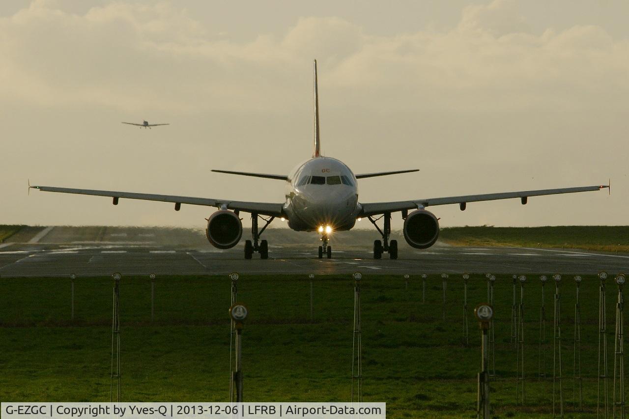 G-EZGC, 2010 Airbus A319-111 C/N 4444, Airbus A319-111, Taxiing to holding point rwy 25L, Brest-Bretagne Airport (LFRB-BES)