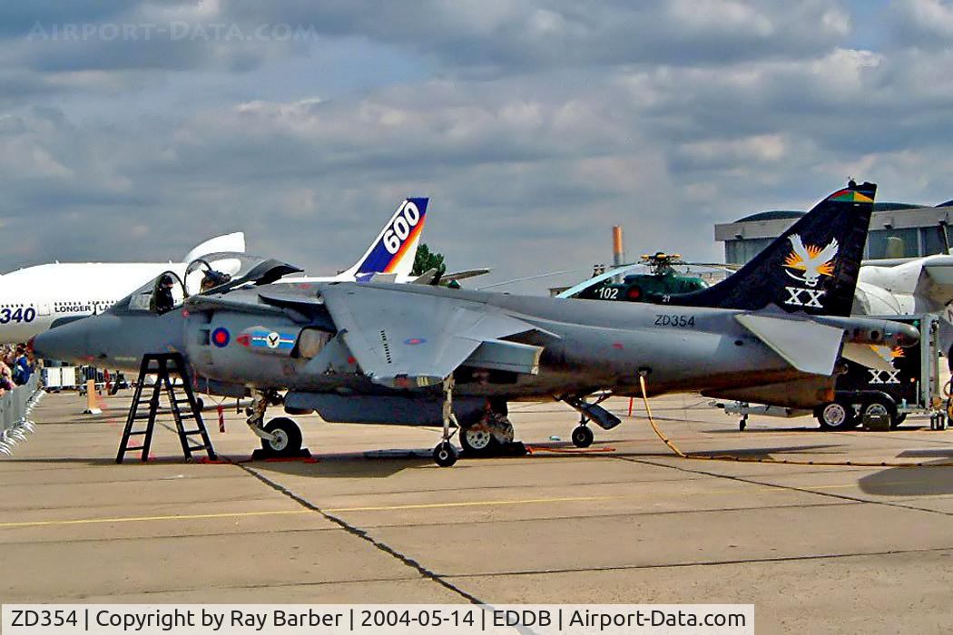 ZD354, 1988 British Aerospace Harrier GR.7 C/N P21, BAe Systems Harrier GR.7 [P21] (Royal Air Force) Berlin-Schonefeld~D 14/05/2004