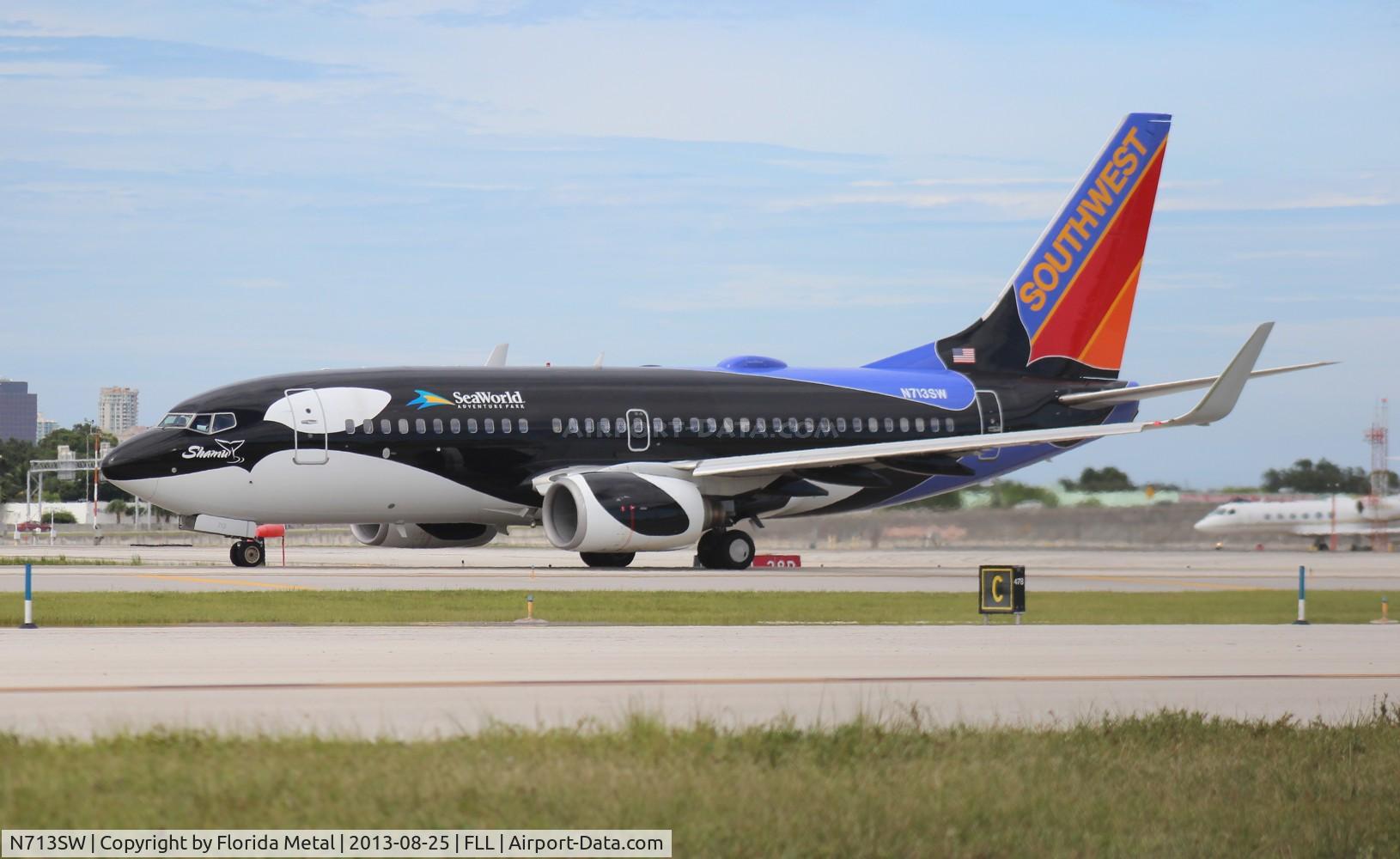 N713SW, 1998 Boeing 737-7H4 C/N 27847, Shamu One