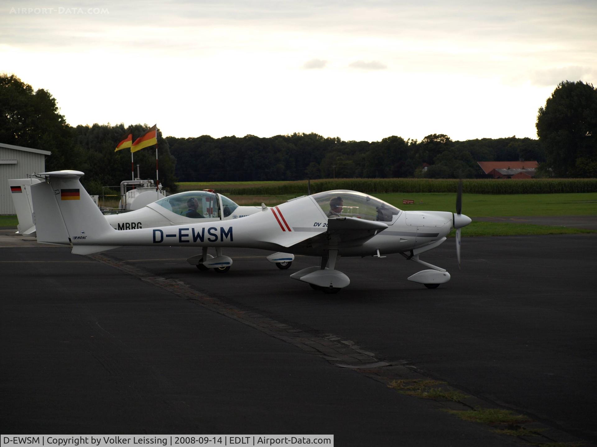D-EWSM, 1994 HOAC DV-20 Katana C/N 20043, starting taxi