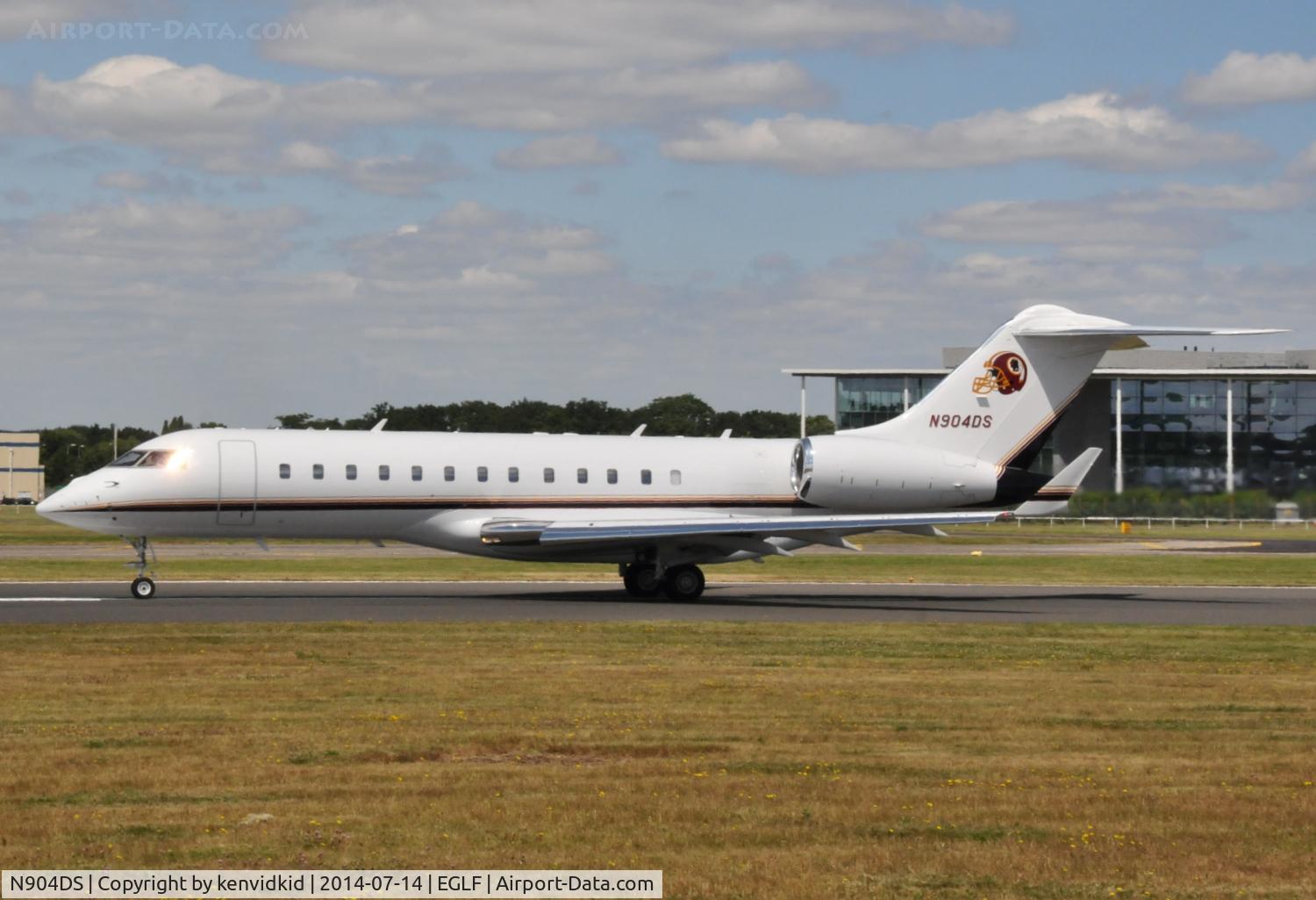 N904DS, 2002 Bombardier BD-700-1A10 Global Express C/N 9118, Washington Redskins on departure.