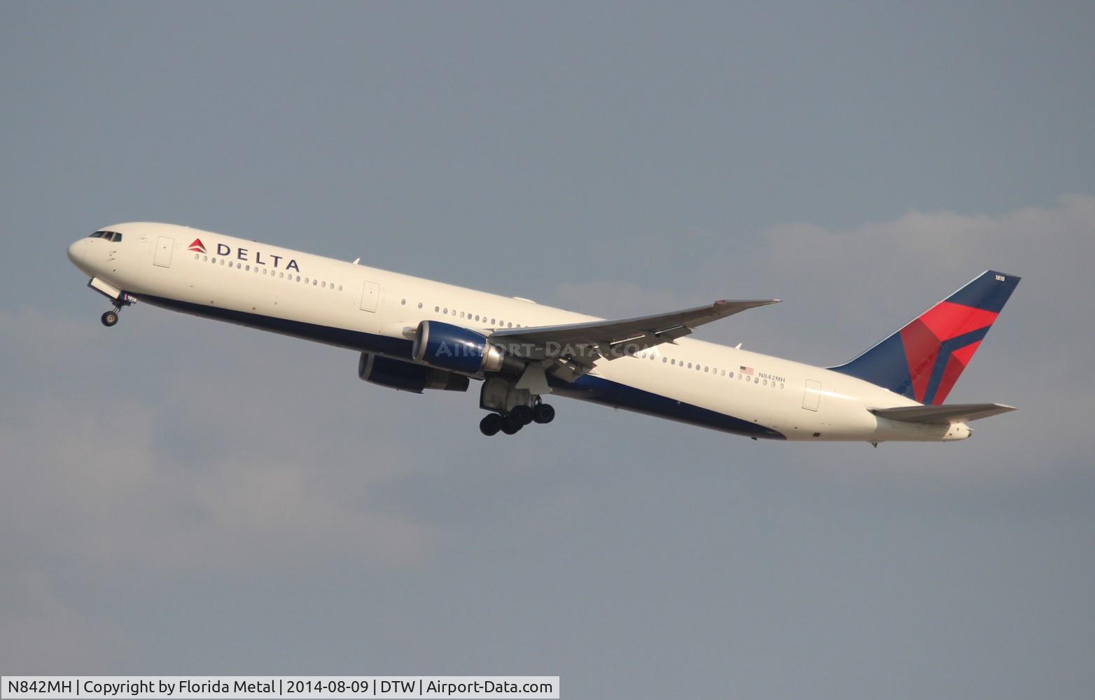 N842MH, 2001 Boeing 767-432/ER C/N 29715, Delta 767-400
