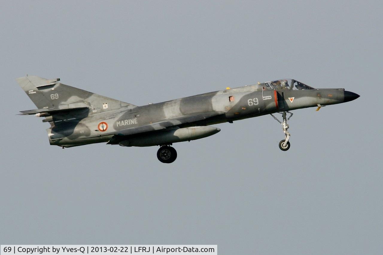 69, Dassault Super Etendard C/N 69, French Naval Aviation Dassault Super Etendard M (SEM), Short Approach Rwy 08, Landivisiau Naval Air Base (LFRJ)