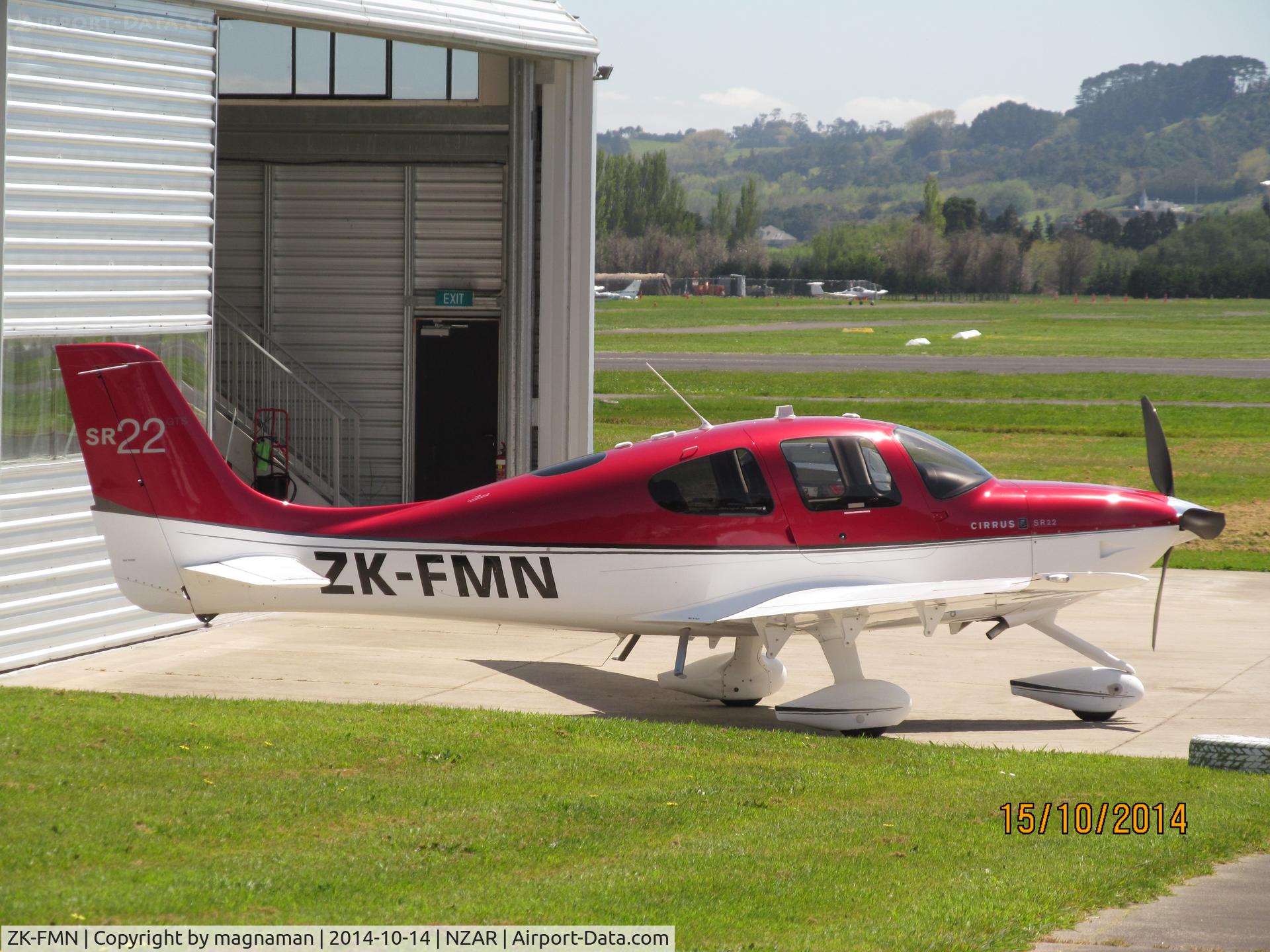 ZK-FMN, Cirrus SR22 C/N 3720, In sunshine at Ardmore.