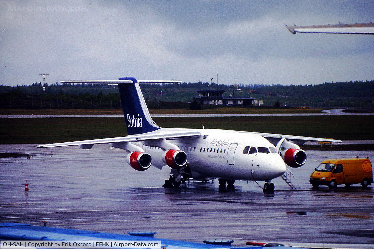 OH-SAH, 2001 BAE Systems Avro 146-RJ85 C/N E.2383, OH-SAH in HEL 2001-06