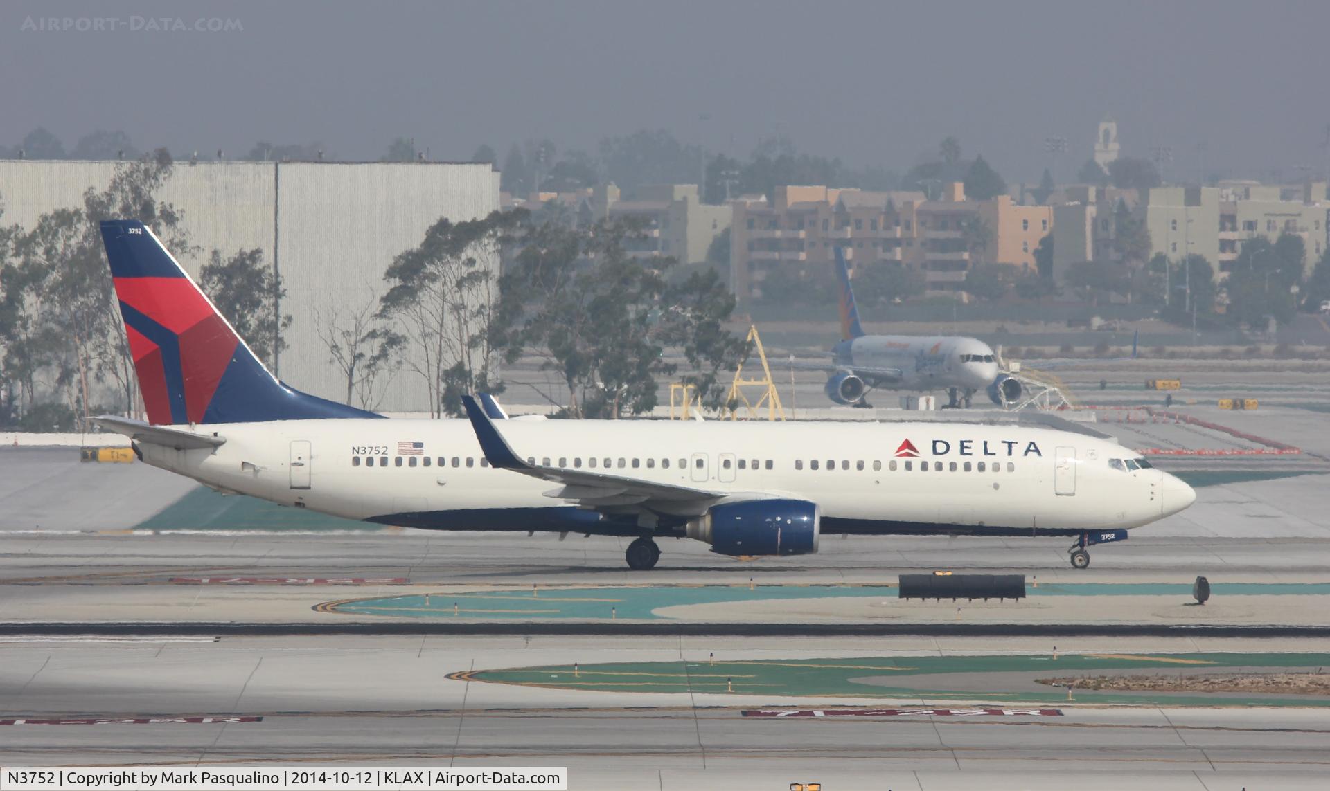 N3752, 2001 Boeing 737-832 C/N 30492, Being 737-800