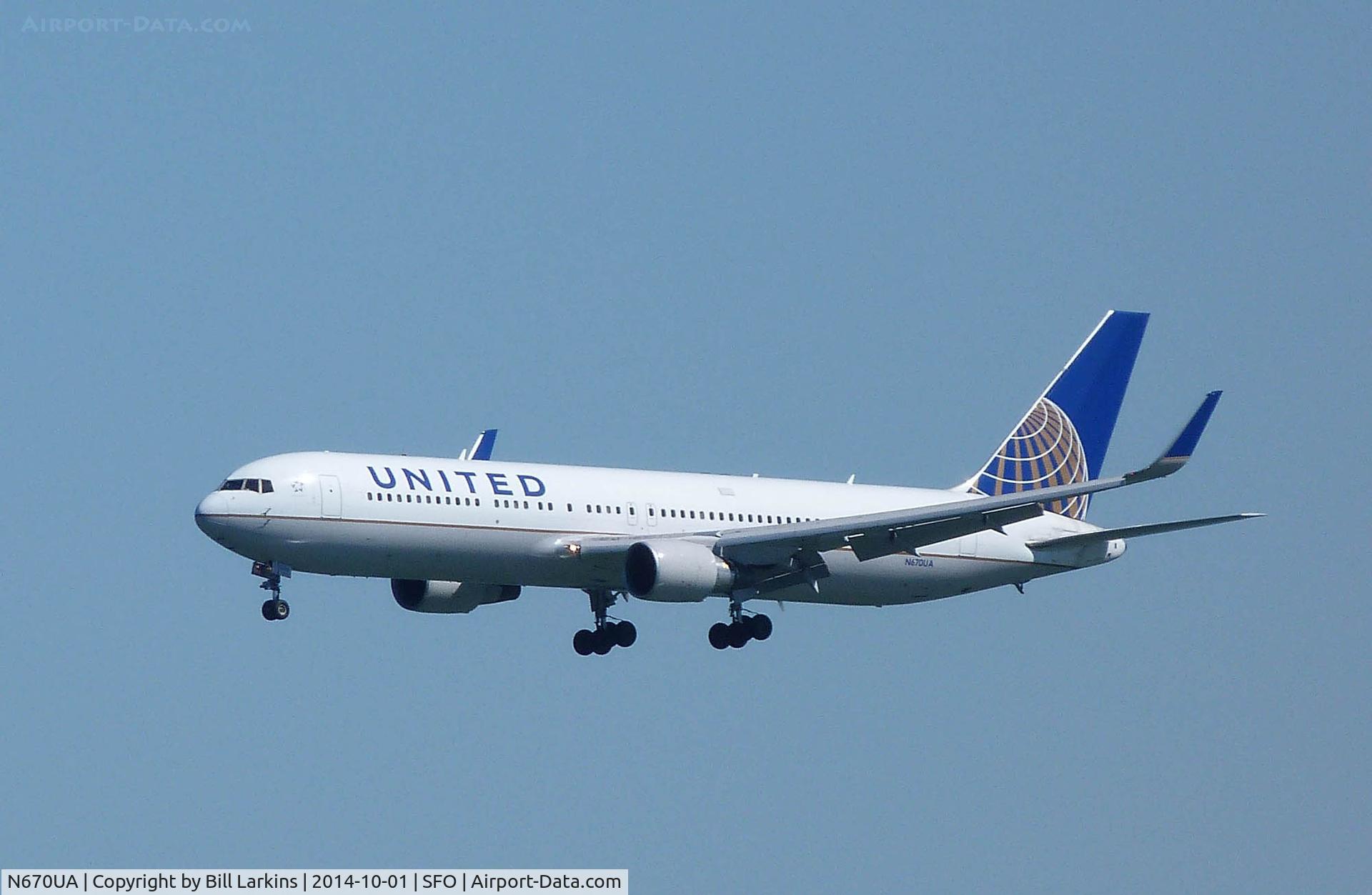 N670UA, 1999 Boeing 767-322 C/N 29240, Landinf at SFO on October 1, 2014. Beautiful winglets.