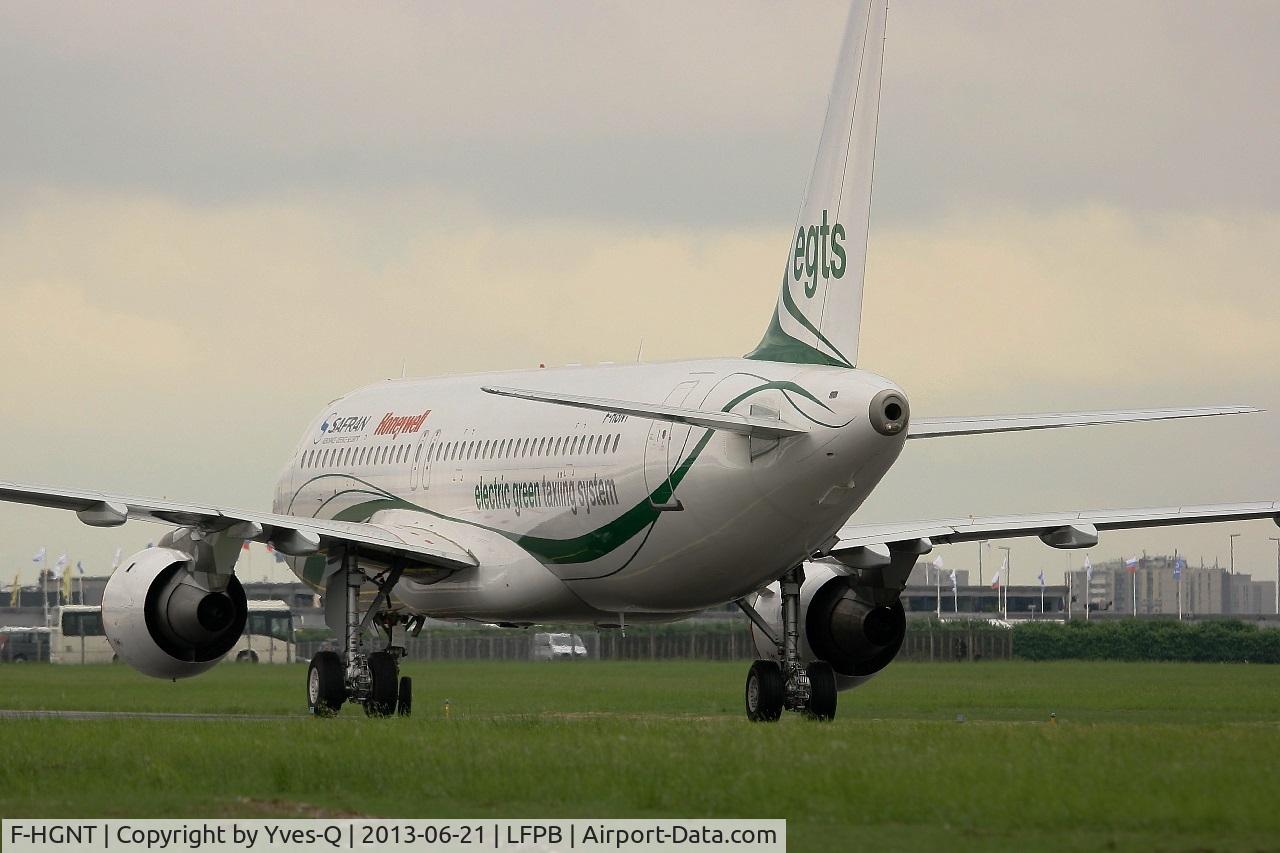 F-HGNT, 1991 Airbus A320-211 C/N 234, Airbus A320-211, Taxiing by using the APU to power motors on the main landing gear. The EGTS taxiing system allows aircraft to taxi without the thrust of aircraft engines, Paris-Le Bourget Air Show 2013