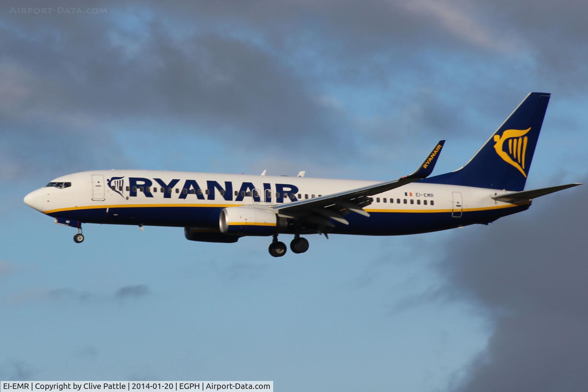 EI-EMR, 2010 Boeing 737-8AS C/N 40284, On finals to Edinburgh EGPH