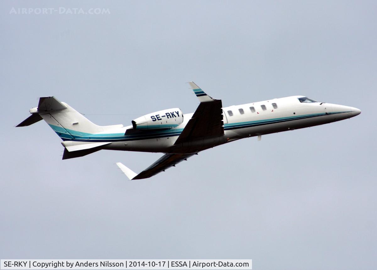 SE-RKY, 2001 Learjet 45 C/N 45-161, Departing runway 08 on an ambulance flight.