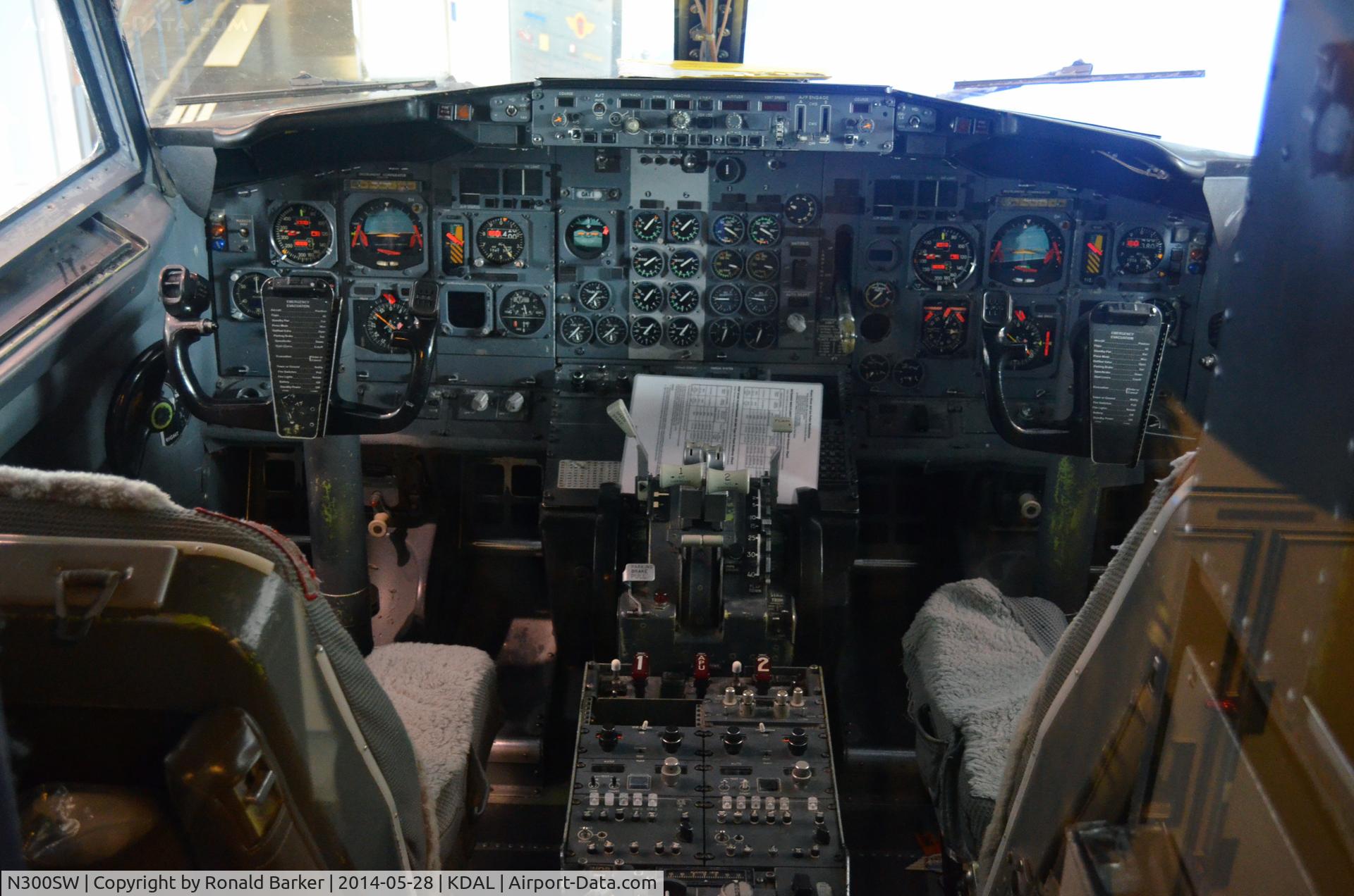 N300SW, 1984 Boeing 737-3H4 C/N 22940, Aircraft cockpit Frontiers of Flight Museum DAL