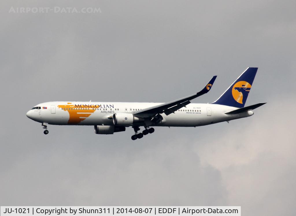 JU-1021, 2013 Boeing 767-34G/ER C/N 41519, Landing rwy 25R