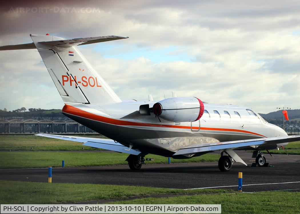 PH-SOL, 2001 Cessna 525 CitationJet CJ1 C/N 525-0417, On one of its frequent visits to Dundee Riverside EGPN