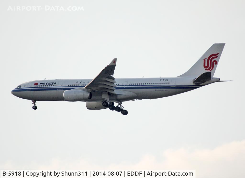 B-5918, 2013 Airbus A330-243 C/N 1396, Landing rwy 25R