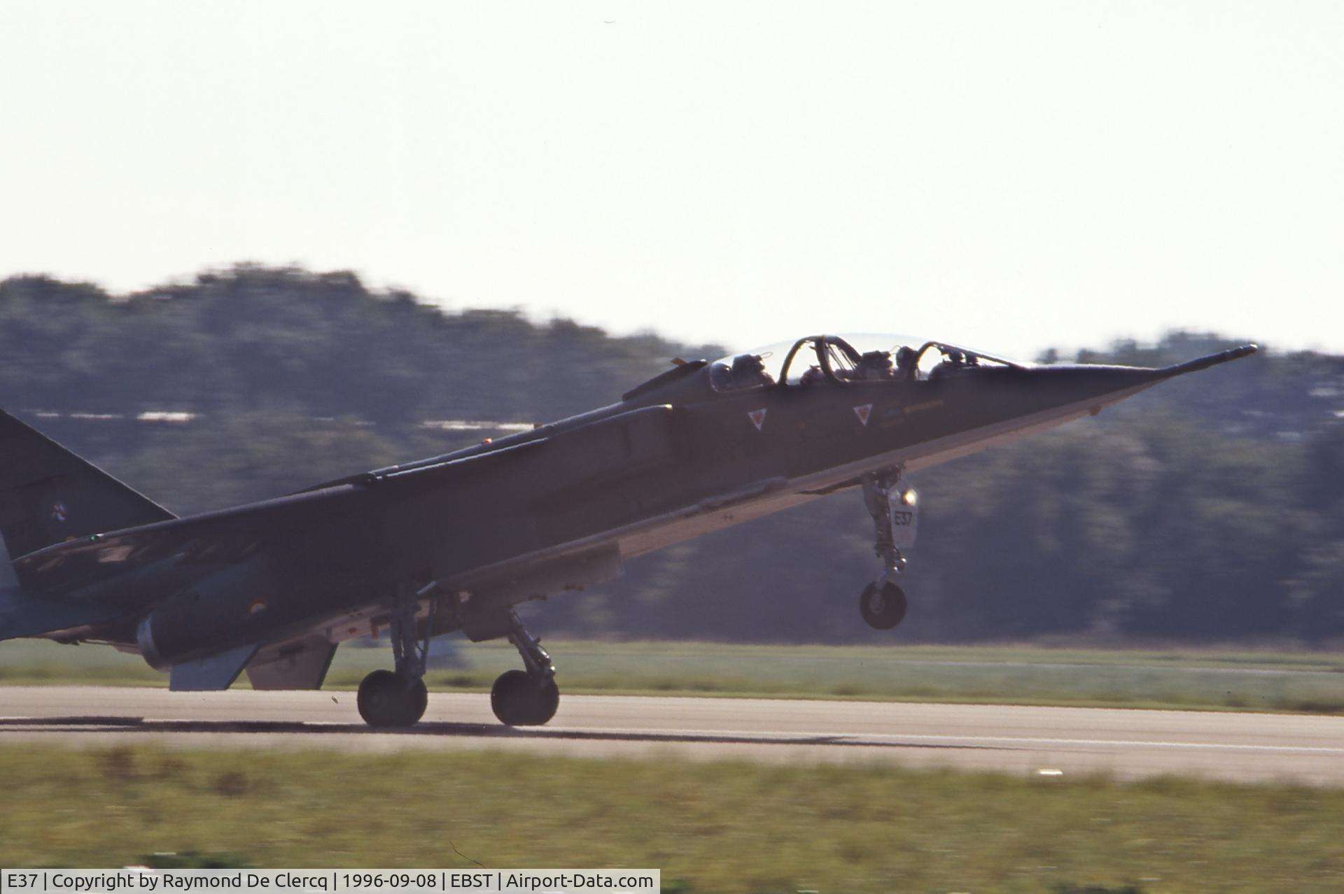 E37, Sepecat Jaguar E C/N E37, At the Brustem Airshow on 8-9-1996.