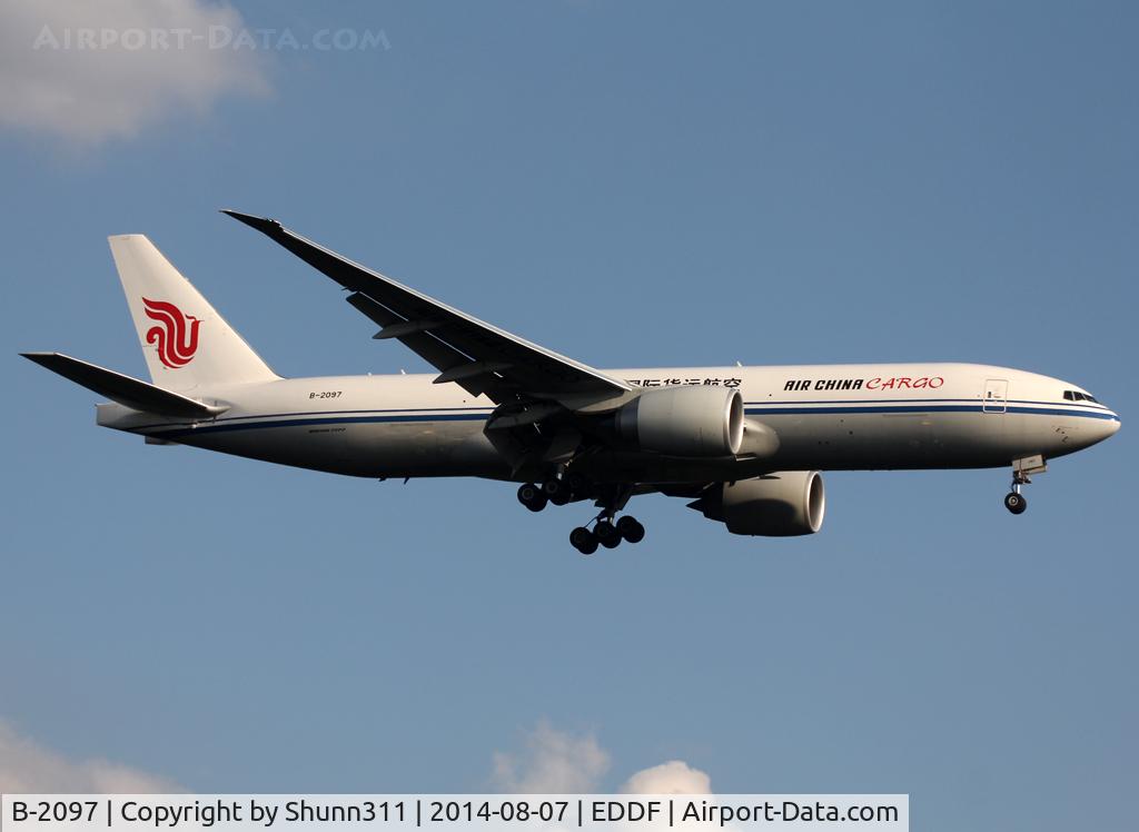 B-2097, 2014 Boeing 777-FFT C/N 44680, Landing rwy 25L