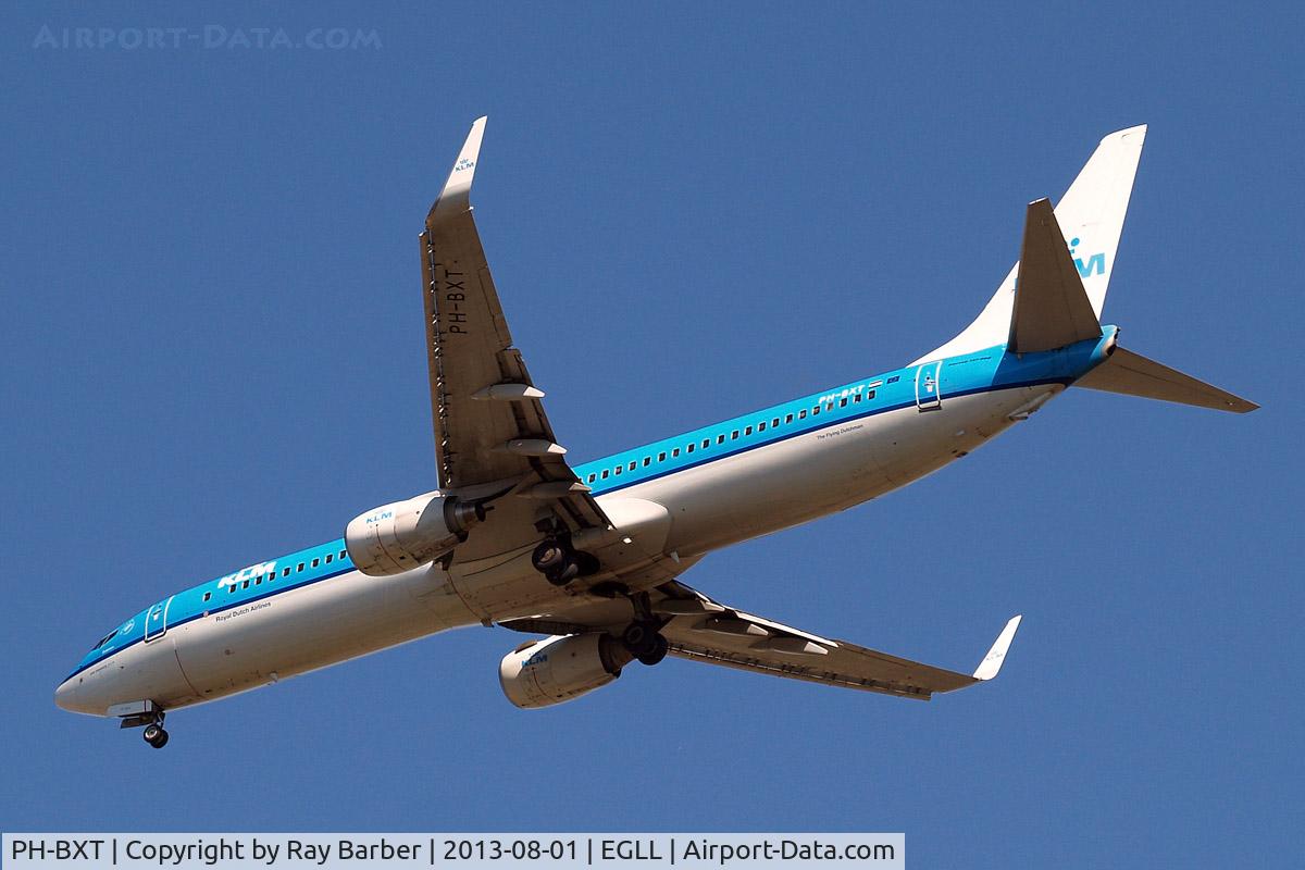 PH-BXT, 2004 Boeing 737-9K2 C/N 32944, Boeing 737-9K2 [32944] (KLM Royal Dutch Airlines) Home~G 01/08/2013. On approach 27R.