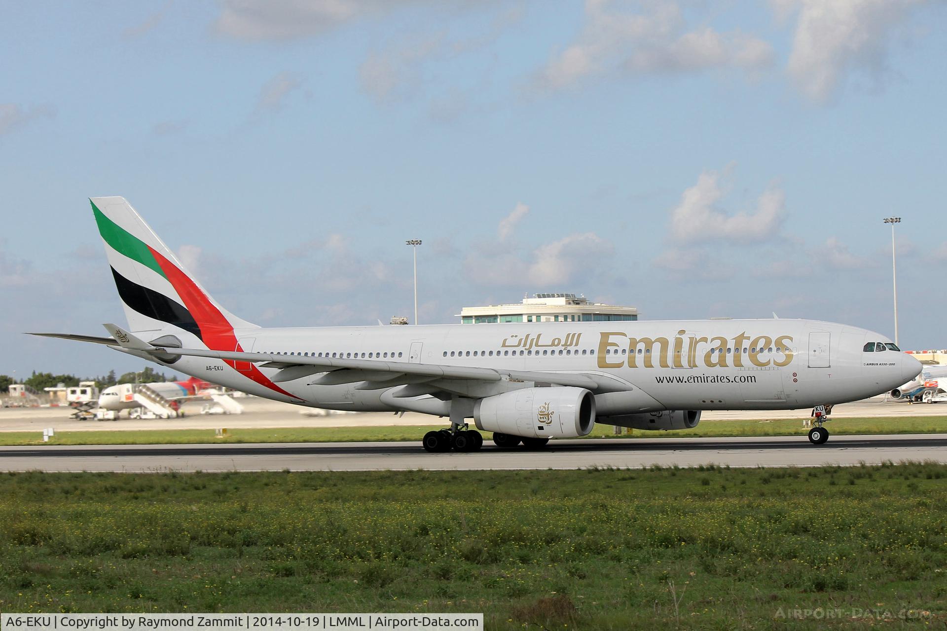 A6-EKU, 1999 Airbus A330-243 C/N 295, A330 A6-EKU Emirates Airlines