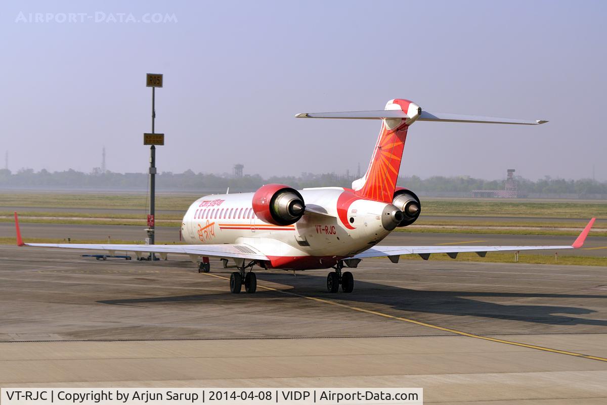 VT-RJC, 2002 Bombardier CRJ-701ER (CL-600-2C10) Regional Jet C/N 10052, Morning at IGIA T-3.