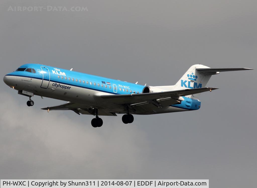 PH-WXC, 1996 Fokker 70 (F-28-0070) C/N 11574, Landing rwy 25L