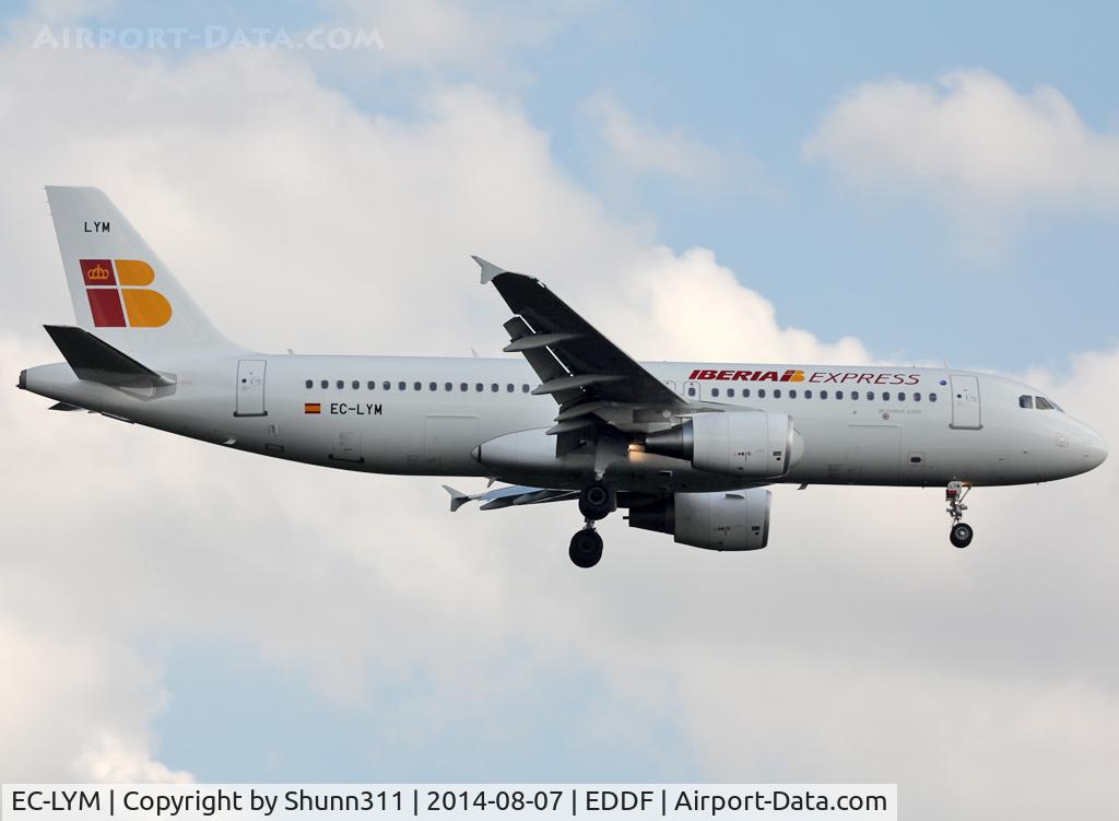 EC-LYM, 2013 Airbus A320-216 C/N 5815, Landing rwy 25L