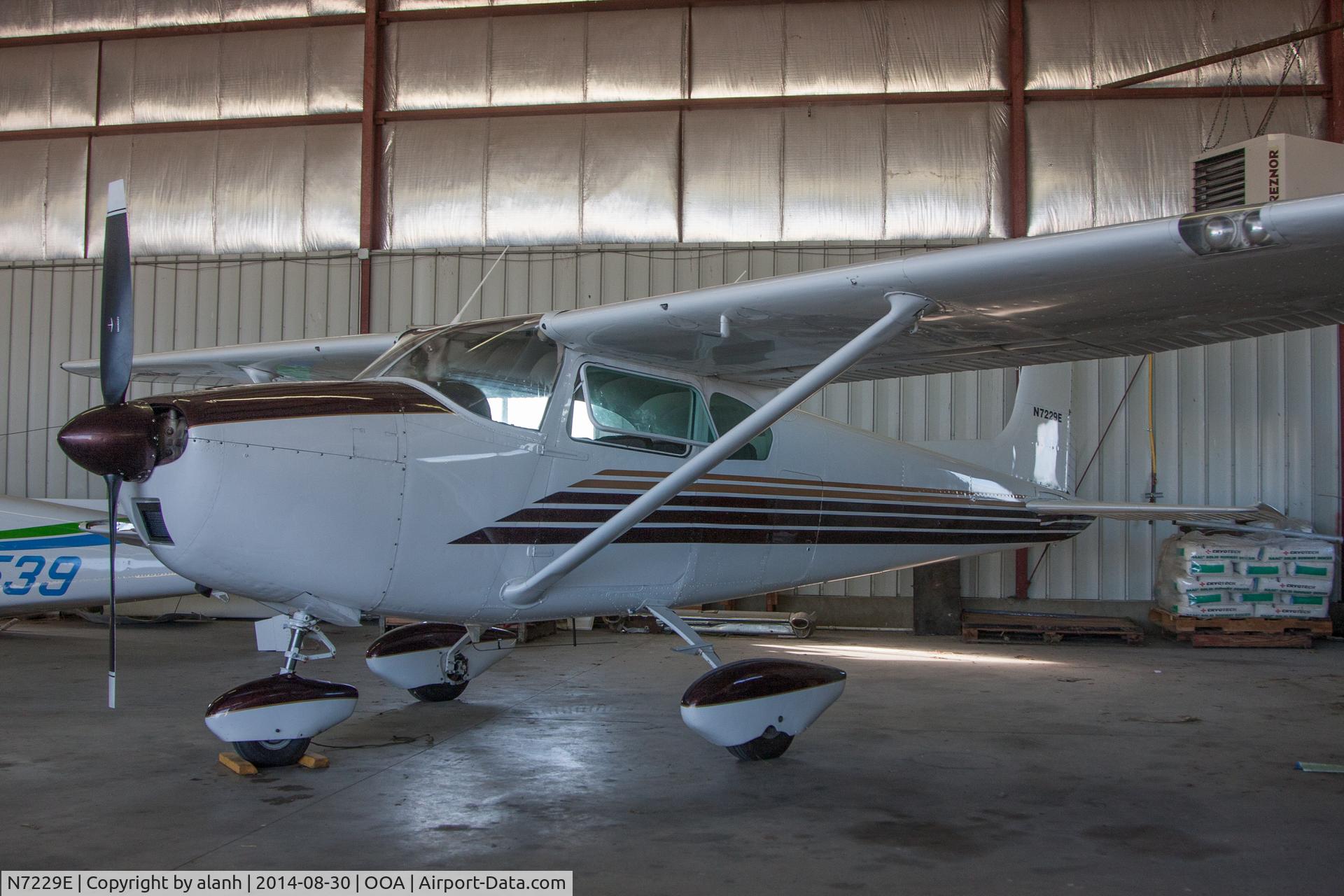 N7229E, 1959 Cessna 182B Skylane C/N 52229, Inside at Oskaloosa