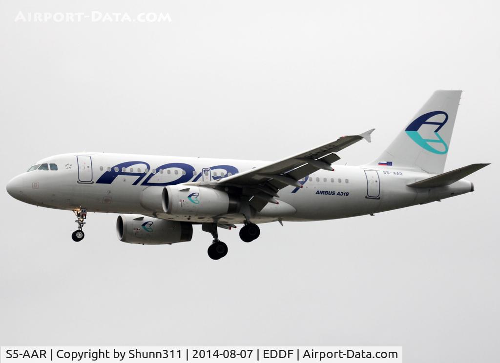 S5-AAR, 2010 Airbus A319-132 C/N 4301, Landing rwy 25L