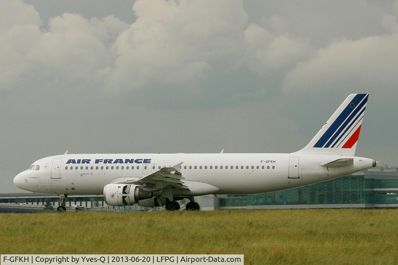 F-GFKH, 1989 Airbus A320-211 C/N 0061, Airbus A320-211, Reverse thrust landing Rwy 26L, Roissy Charles De Gaulle Airport (LFPG-CDG)