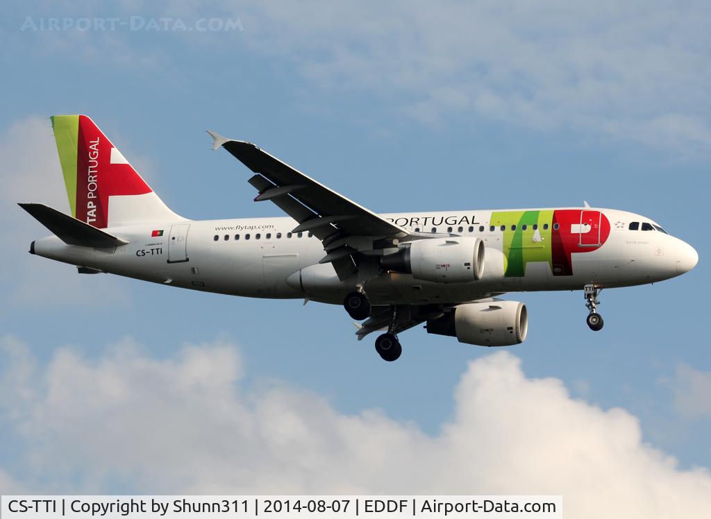 CS-TTI, 1998 Airbus A319-111 C/N 933, Landing rwy 25L