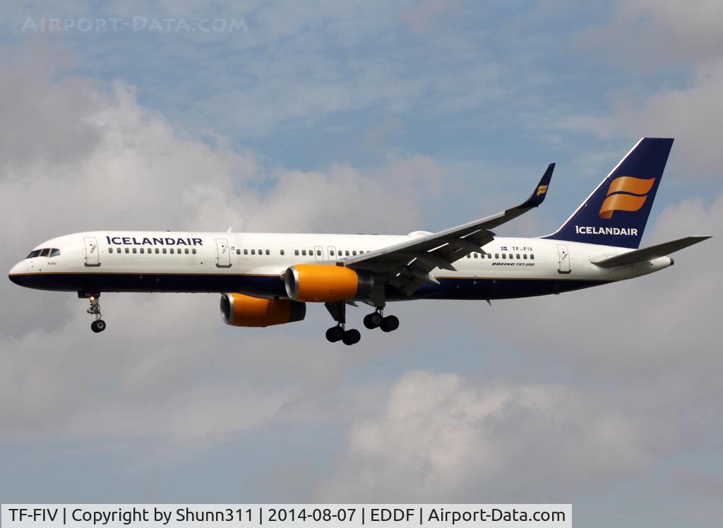 TF-FIV, 2001 Boeing 757-208 C/N 30424, Landing rwy 25L