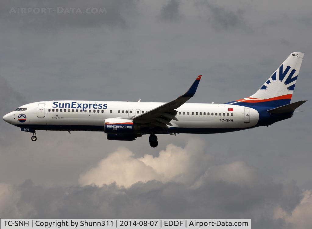 TC-SNH, 2005 Boeing 737-8FH C/N 30826, Landing rwy 25L