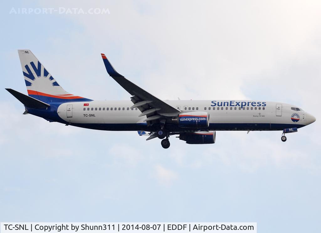 TC-SNL, 2005 Boeing 737-86N C/N 34251, Landing rwy 25L