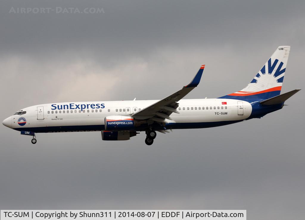 TC-SUM, 1999 Boeing 737-85F C/N 28826, Landing rwy 25L