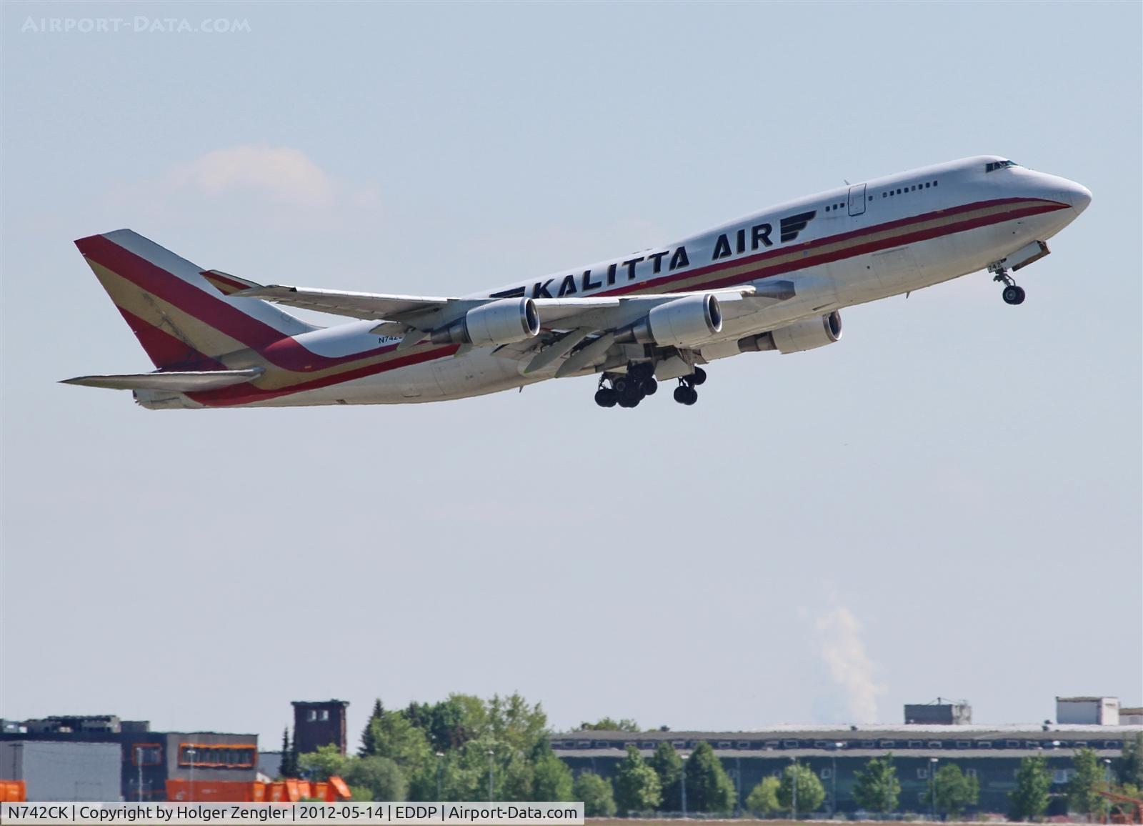 N742CK, 1990 Boeing 747-446 C/N 24424, Up and away via rwy 26L.....