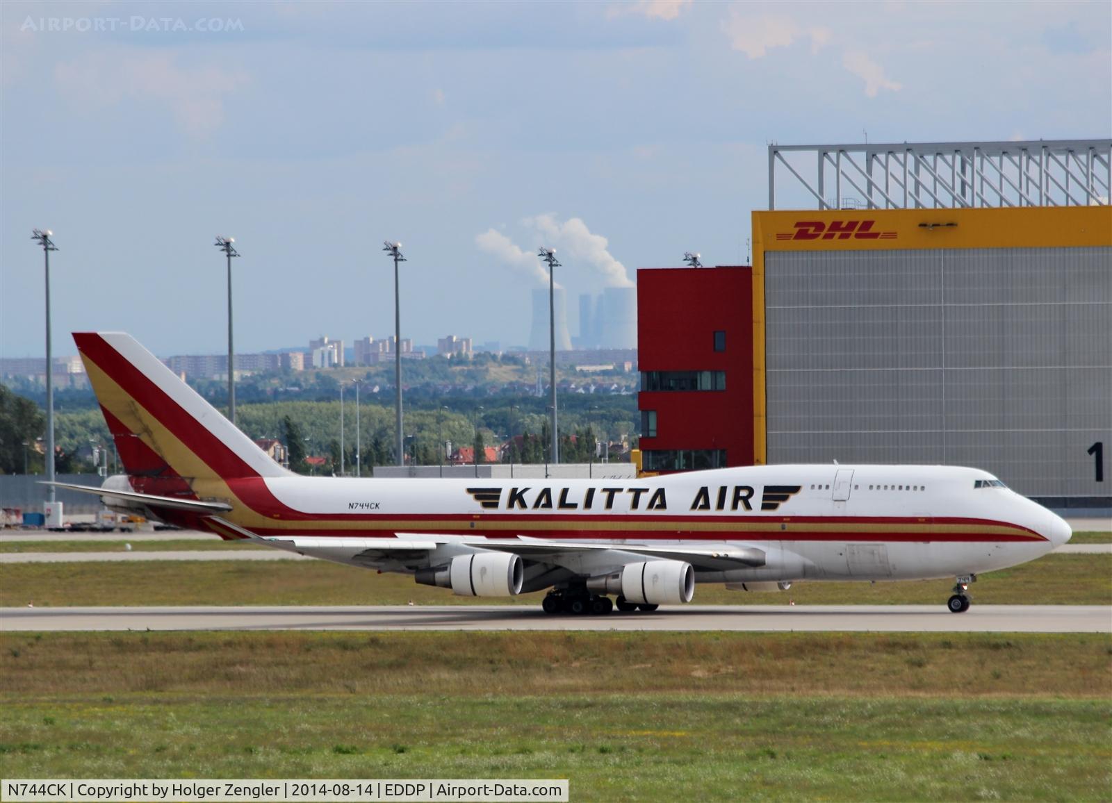 N744CK, 1993 Boeing 747-446 C/N 26353, A Conny on rwy 26L...