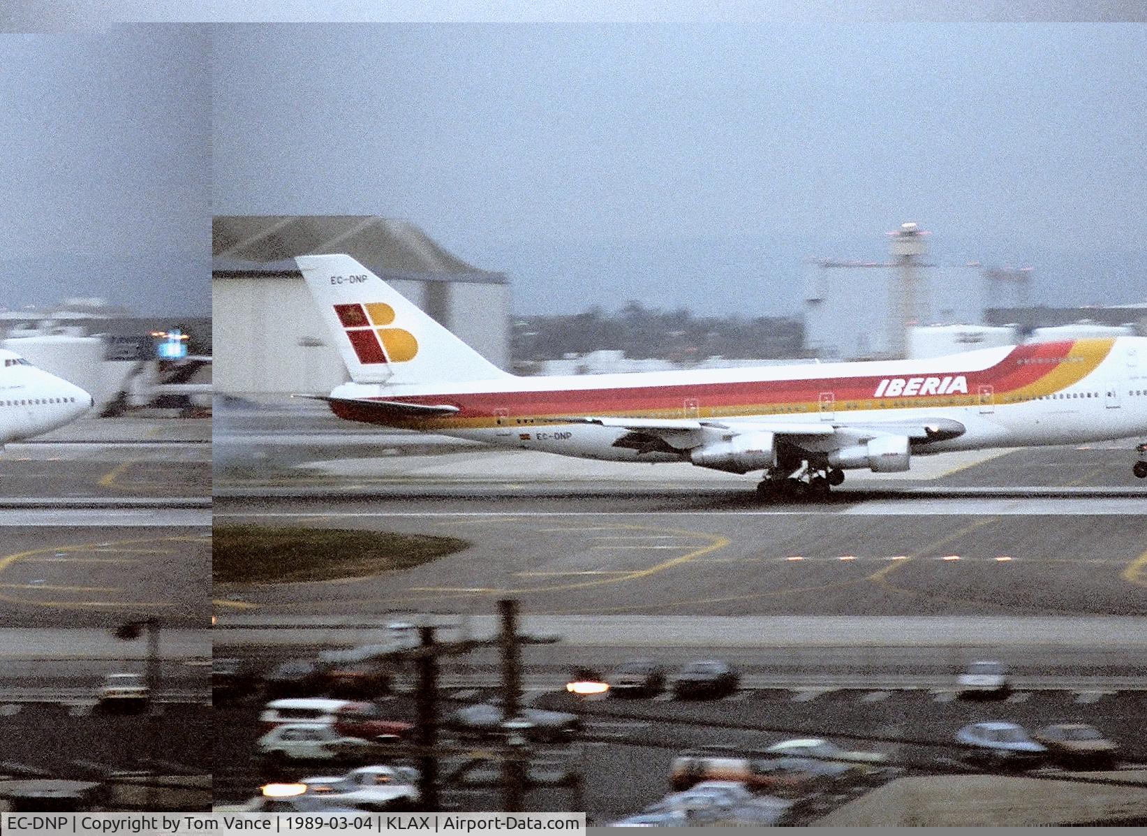 EC-DNP, 1982 Boeing 747-256B C/N 22764, landing at LAX March 1989 -taken from Imperial Hill/date apprx