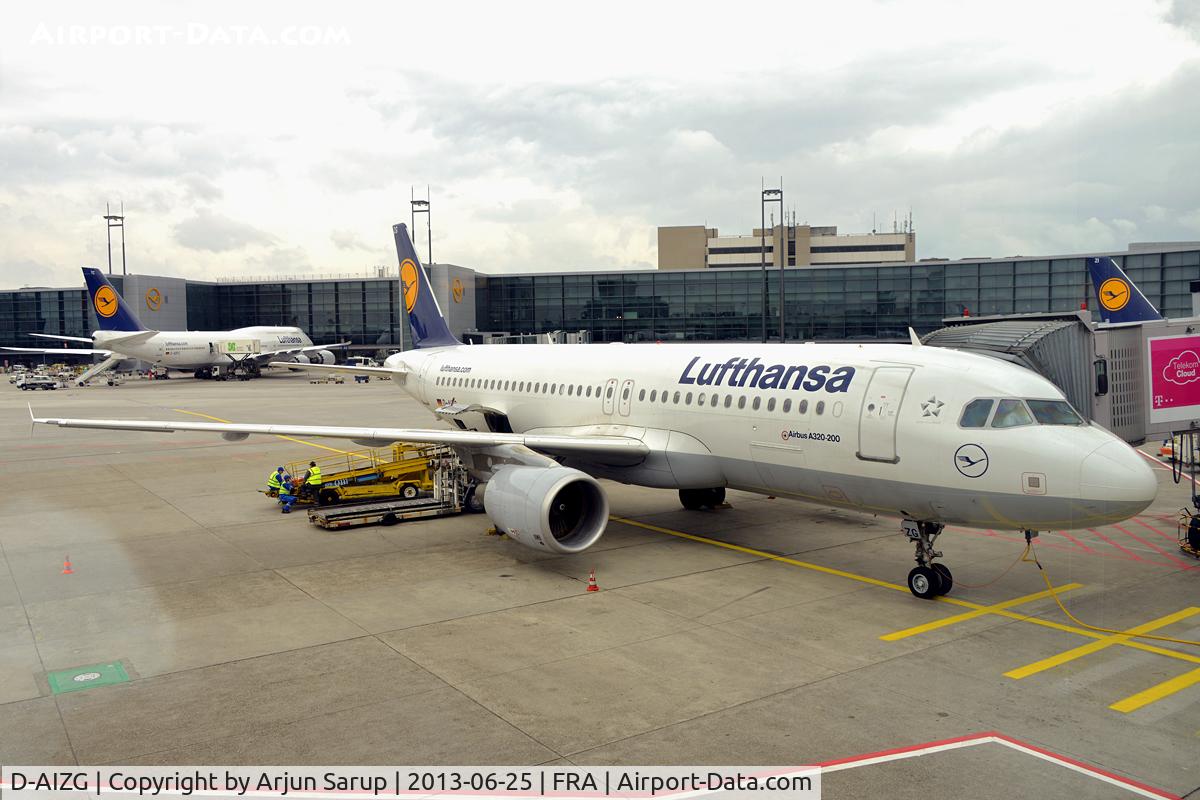 D-AIZG, 2010 Airbus A320-214 C/N 4324, Not yet carrying the name 'Sindelfingen' on the side.