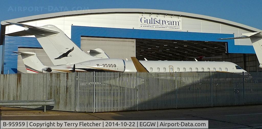 B-95959, 2009 Bombardier BD-700-1A10 Global Express XRS C/N 9357, Bombardier BD-700-1A10, c/n: 9357 - too rare not to get any image of its visit to Luton