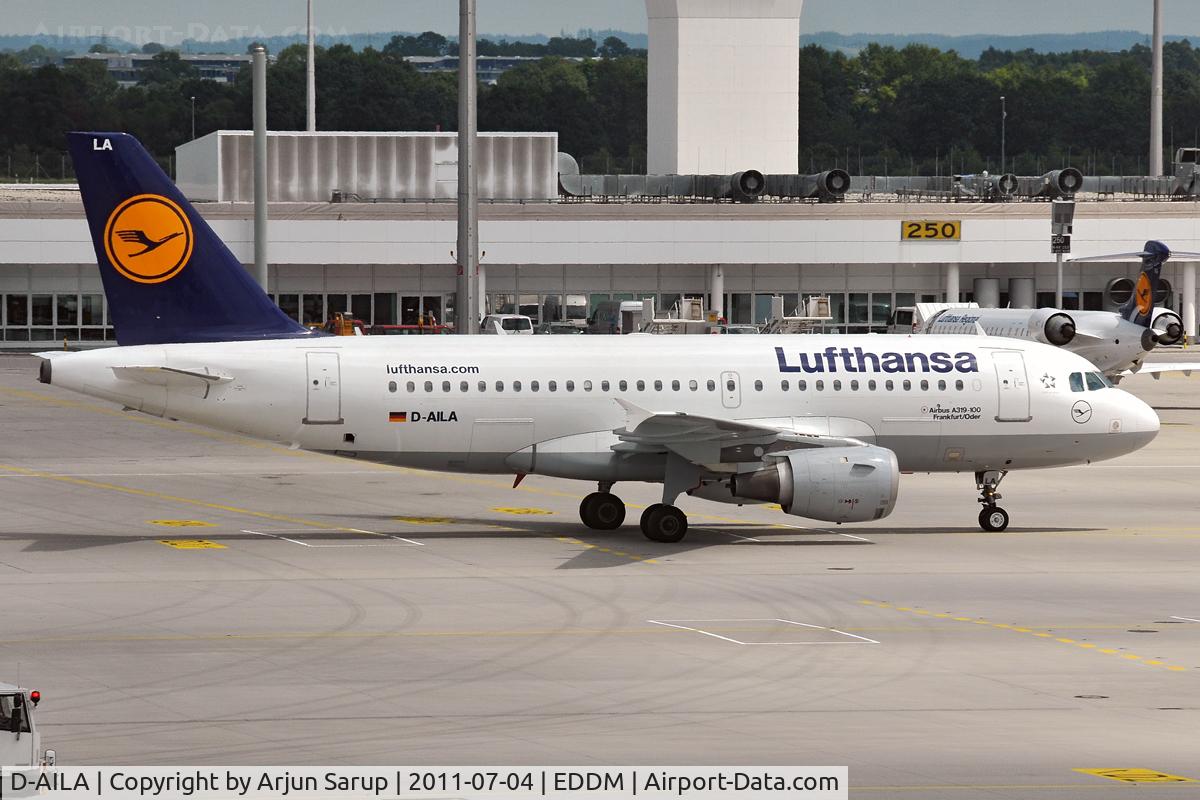 D-AILA, 1996 Airbus A319-114 C/N 609, 'Frankfurt/Oder' taxiing out for departure.