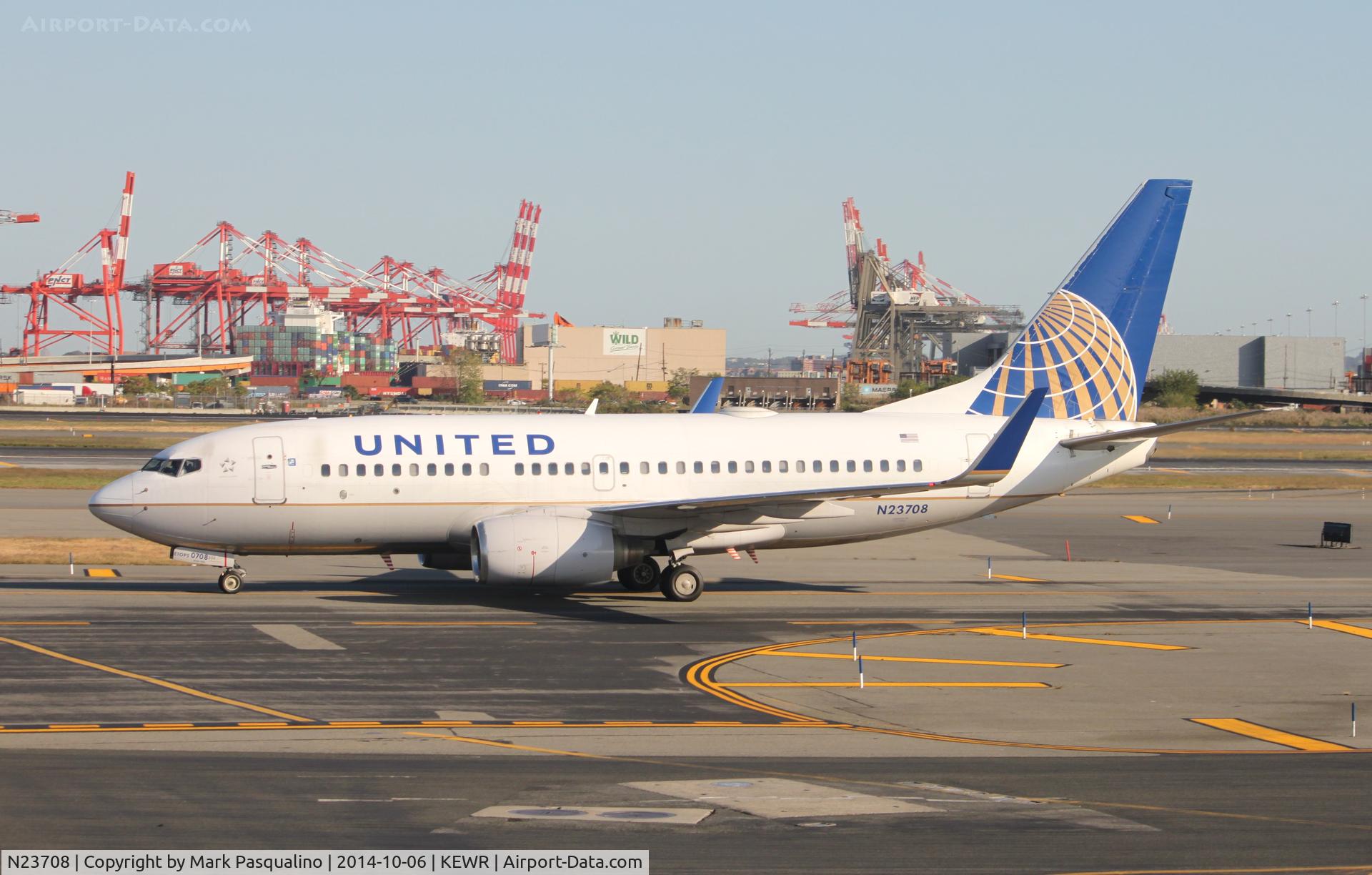 N23708, 1998 Boeing 737-724 C/N 28769, Boeing 737-700