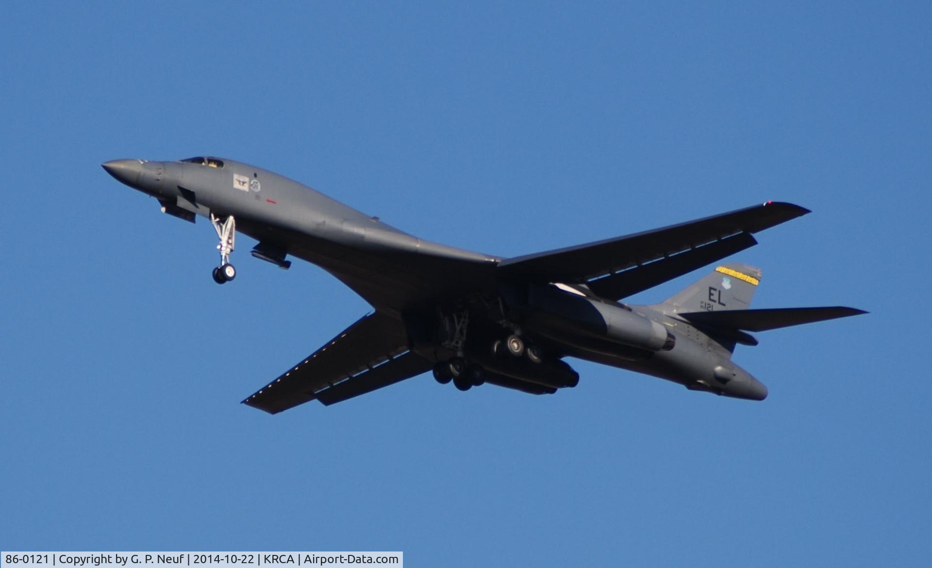 86-0121, 1986 Rockwell B-1B Lancer C/N 81, Approach to runway 31, Ellsworth AFB.