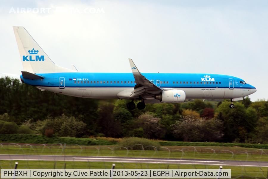 PH-BXH, 2000 Boeing 737-8K2 C/N 29597, Landing at Edinburgh