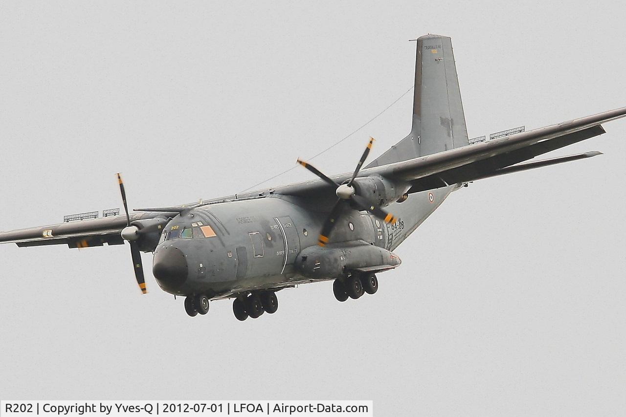 R202, Transall C-160R C/N 202, French Air Force Transall C-160R, Short approach rwy 26, Avord Air Base 702 (LFOA) in june 2012