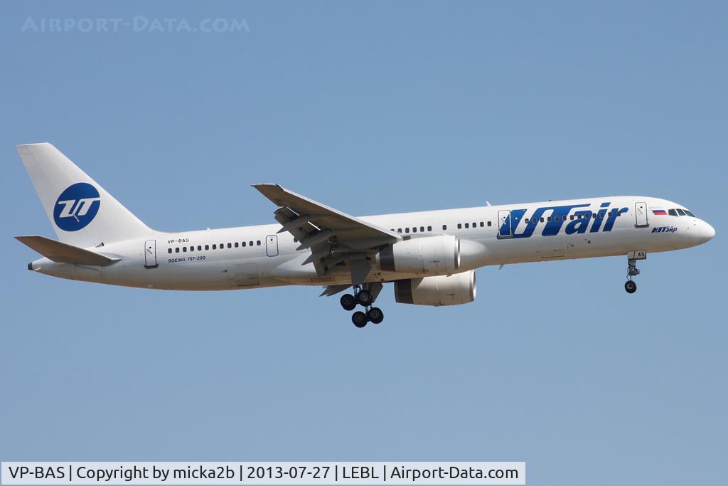 VP-BAS, 1996 Boeing 757-28A C/N 28161, Landing
