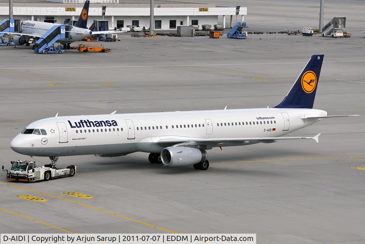 D-AIDI, 2011 Airbus A321-231 C/N 4753, Pushing back at MUC.