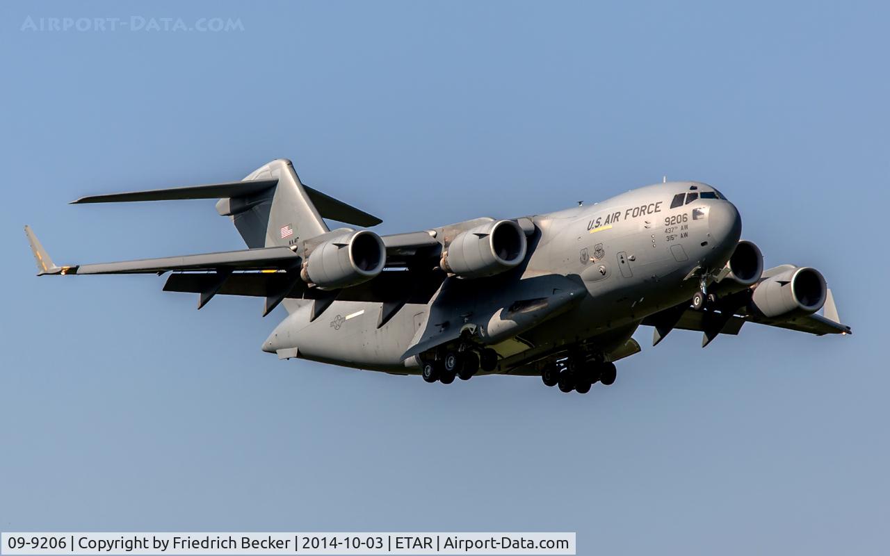 09-9206, 2010 Boeing C-17A Globemaster III C/N 50230/F229/P206, on final RW08