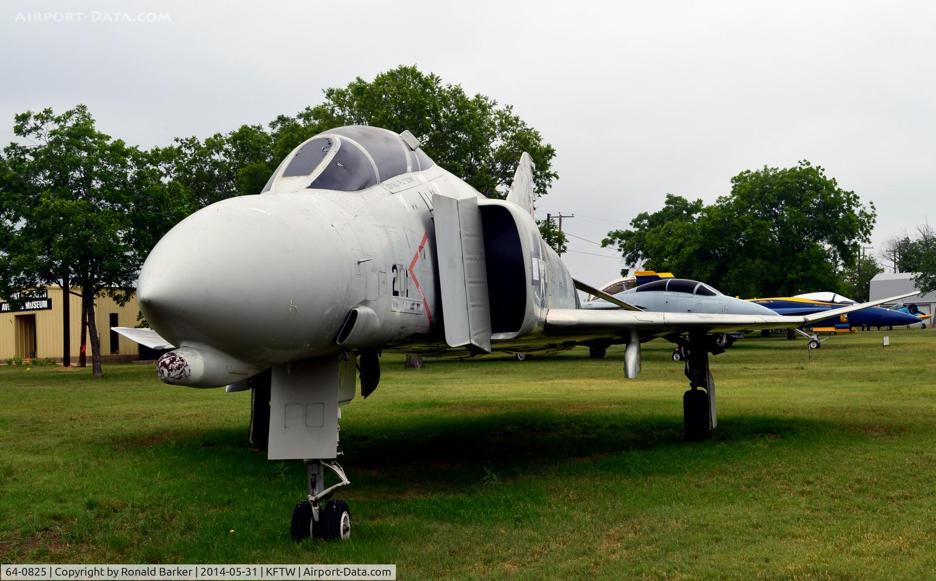 64-0825, 1964 McDonnell F-4C Phantom II C/N 1162, F-4C painted in US Navy colors Fort Worth Aviation Museum