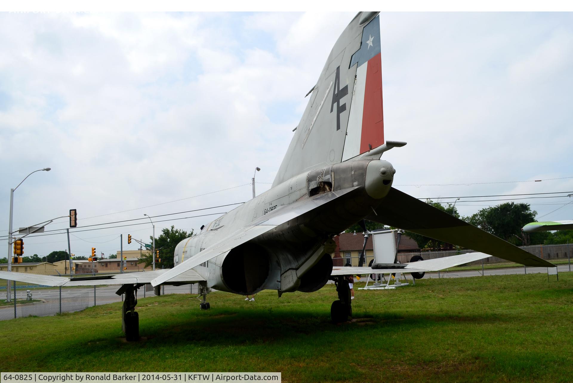 64-0825, 1964 McDonnell F-4C Phantom II C/N 1162, F-4C painted in US Navy Fort Worth Aviation Museum