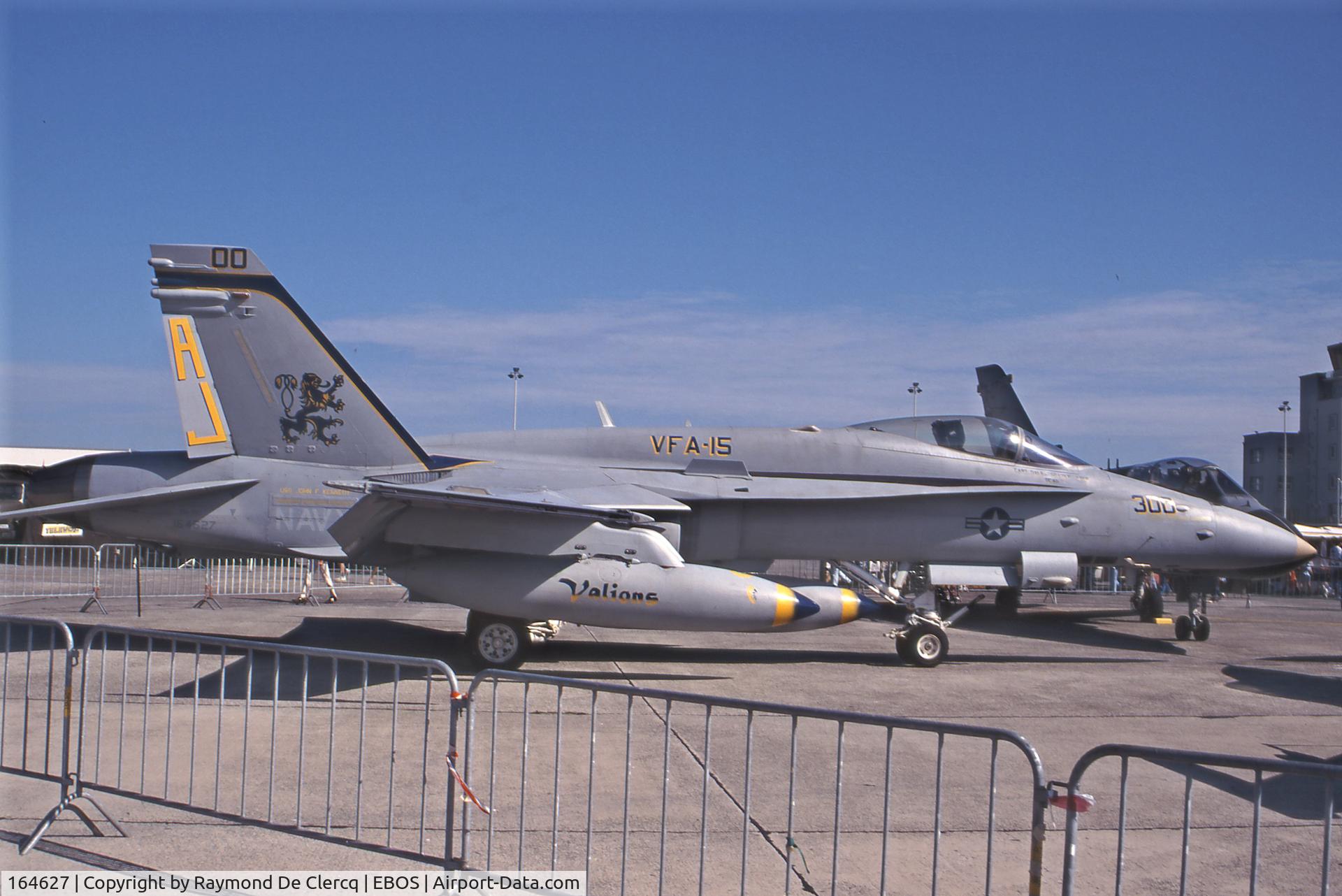 164627, 1991 McDonnell Douglas F/A-18C Hornet C/N 1043, At the Ostend Airshow in July 1997.