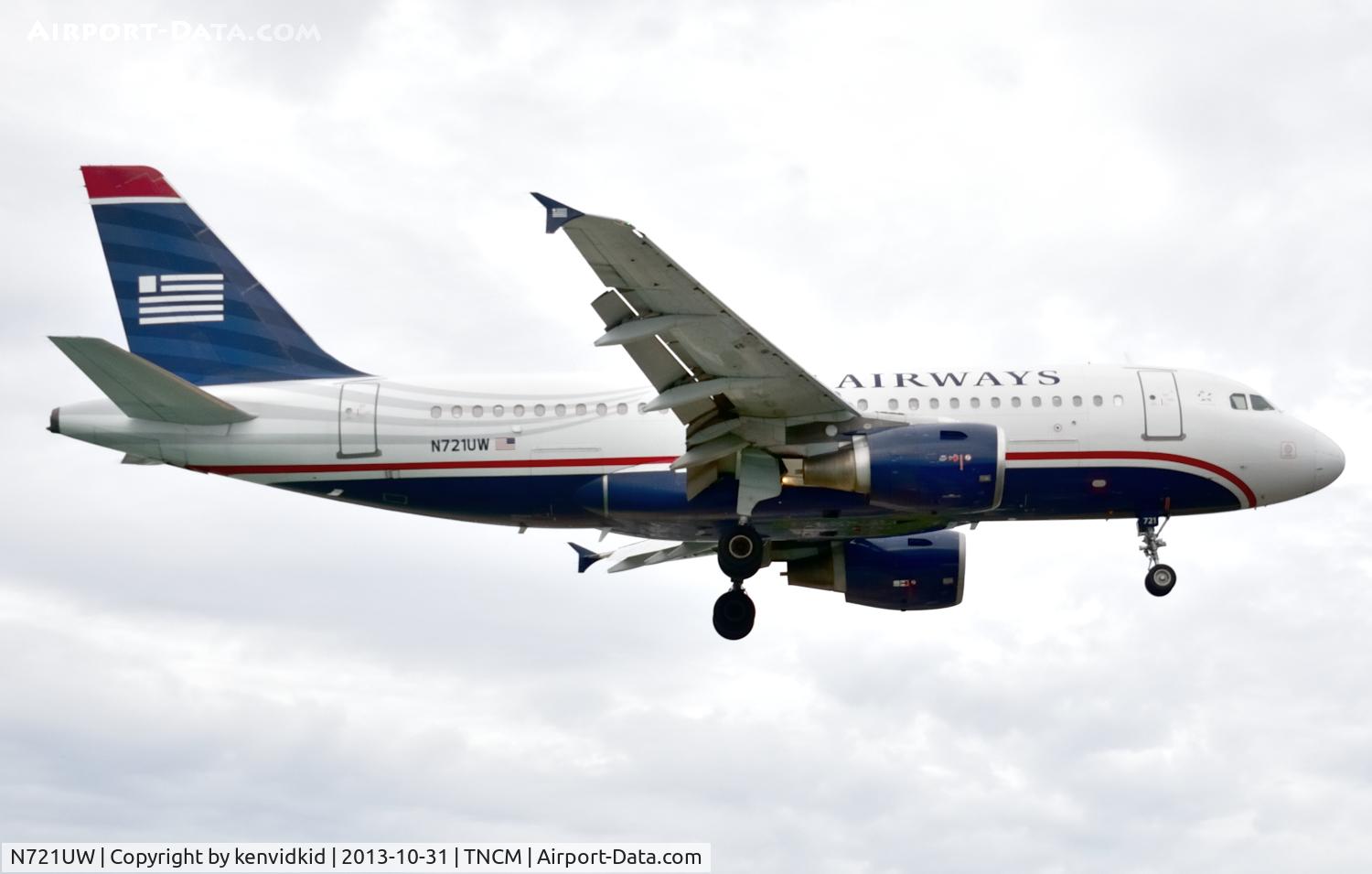 N721UW, 1999 Airbus A319-112 C/N 1095, On short finals.